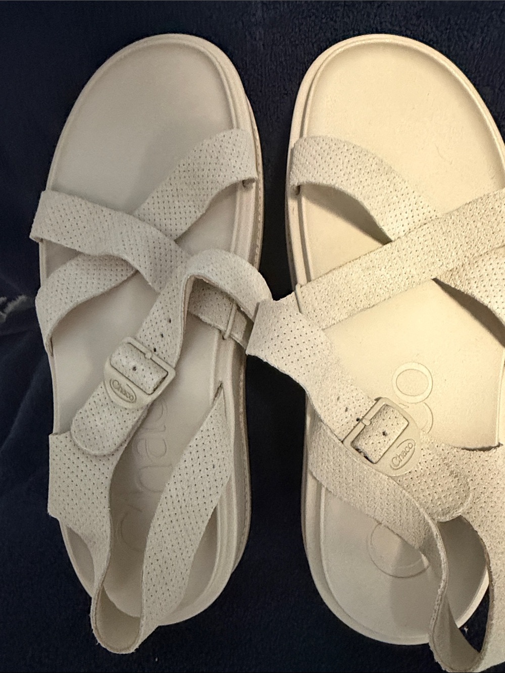 Chaco Women’s Townes midform Off-White Sueded Leather Sandals